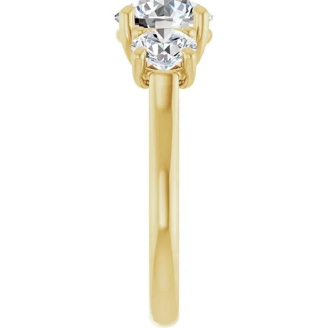 The Classic 3-Stone Engagement Ring | Round | 3 ⅕ CTW