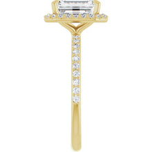 The Timeless Pavé Halo Engagement Ring | Emerald | 2 ⅓ CTW