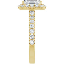 The Iconic Pavé Halo Engagement Ring | Emerald | 2 ¾ CTW