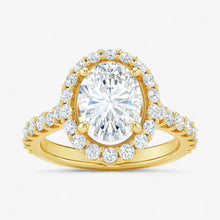The Iconic Pavé Halo Engagement Ring | Oval